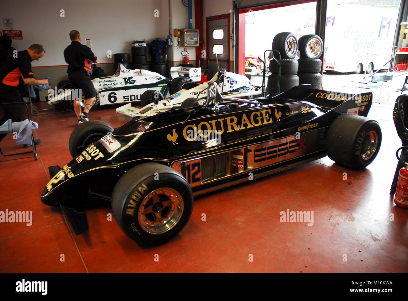 Mugello am 1. April 2007: Unbekannte laufen auf klassische F1-Wagen 1981 Lotus 88 auf Mugello in Italien in Mugello Historic Festival. Stockfoto