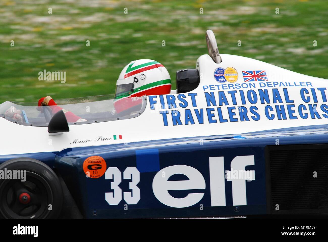 Mugello am 1. April 2007: Unbekannte laufen auf klassische F1-Wagen 1976 Tyrrell P34 auf Mugello in Italien in Mugello Historic Festival. Stockfoto