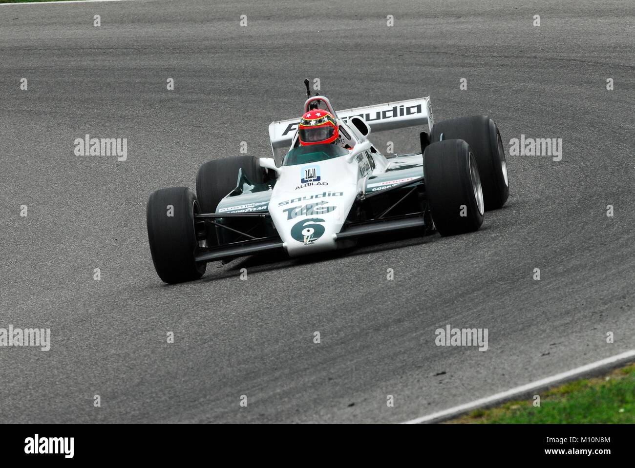 Mugello am 1. April 2007: Unbekannte laufen auf klassische F1-Wagen 1982 Williams FW08 auf Mugello in Italien in Mugello Historic Festival. Stockfoto