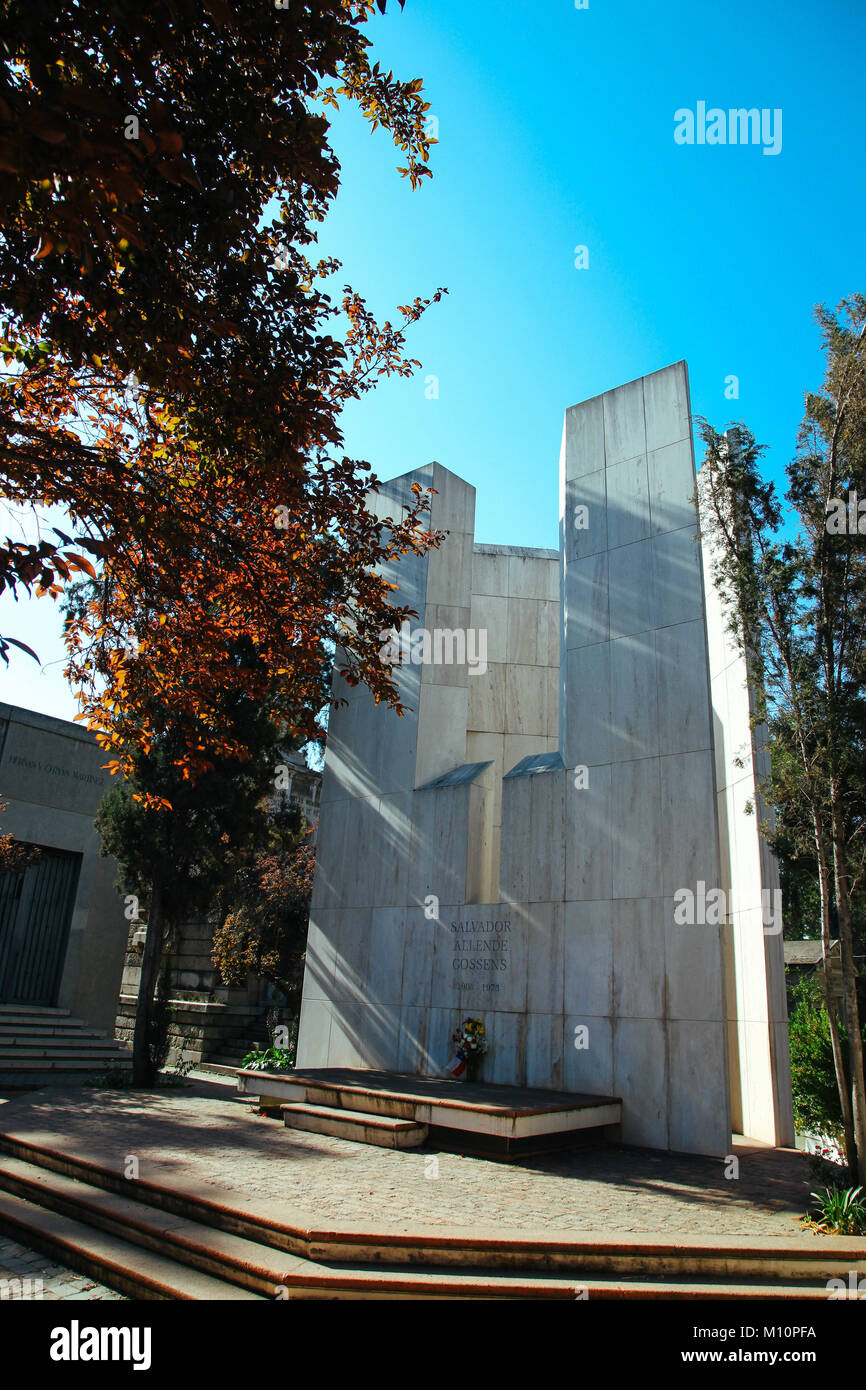 Santiago, Chile: Friedhof "Cementerio General de Santiago') mit dem Grab von Salvador Allende, ehemaliger Präsident von Chile durch einen Staatsstreich gestürzt Stockfoto