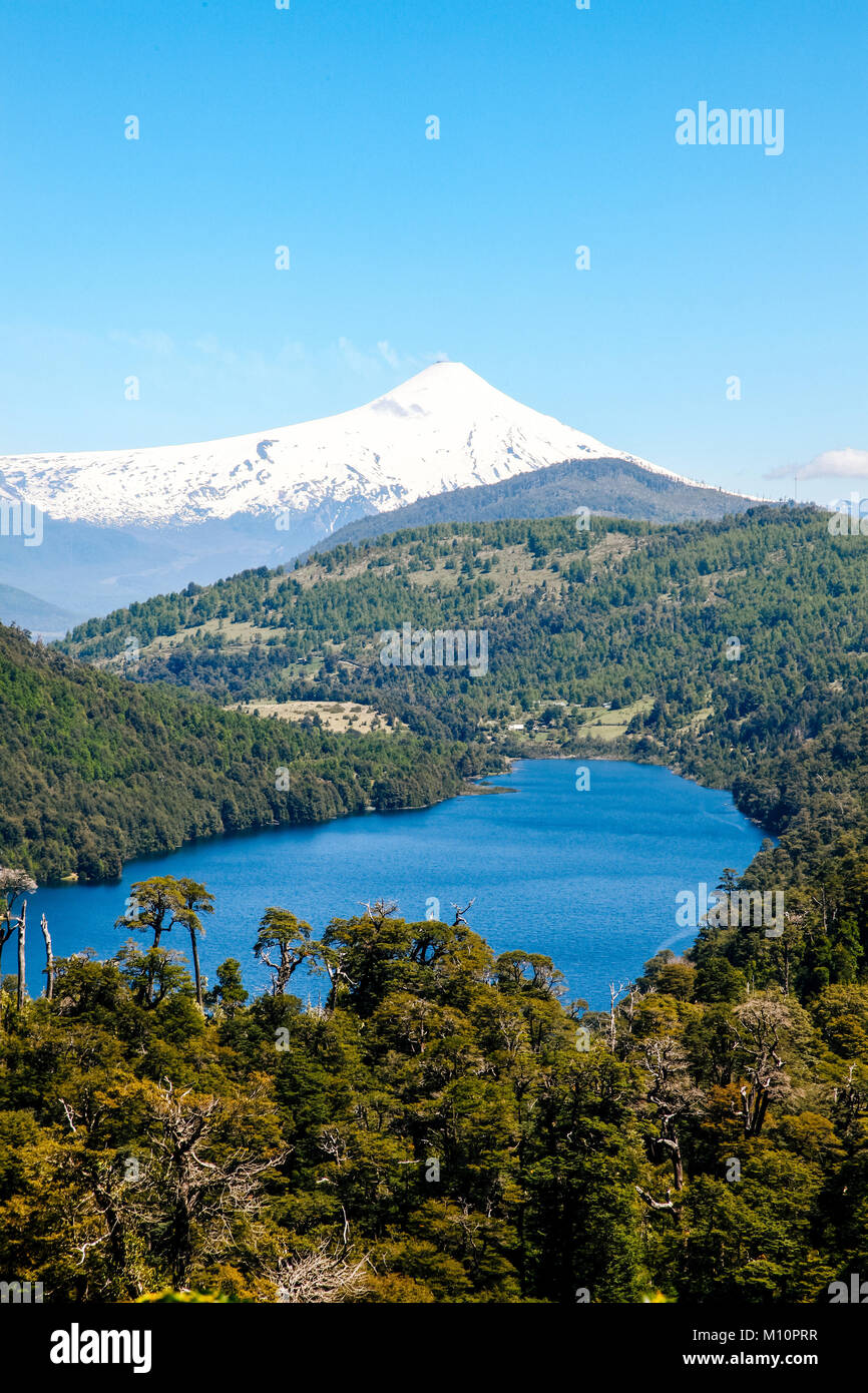 Huerquehue Nationalpark (Chile): Lagune, Berge und Wälder Stockfoto