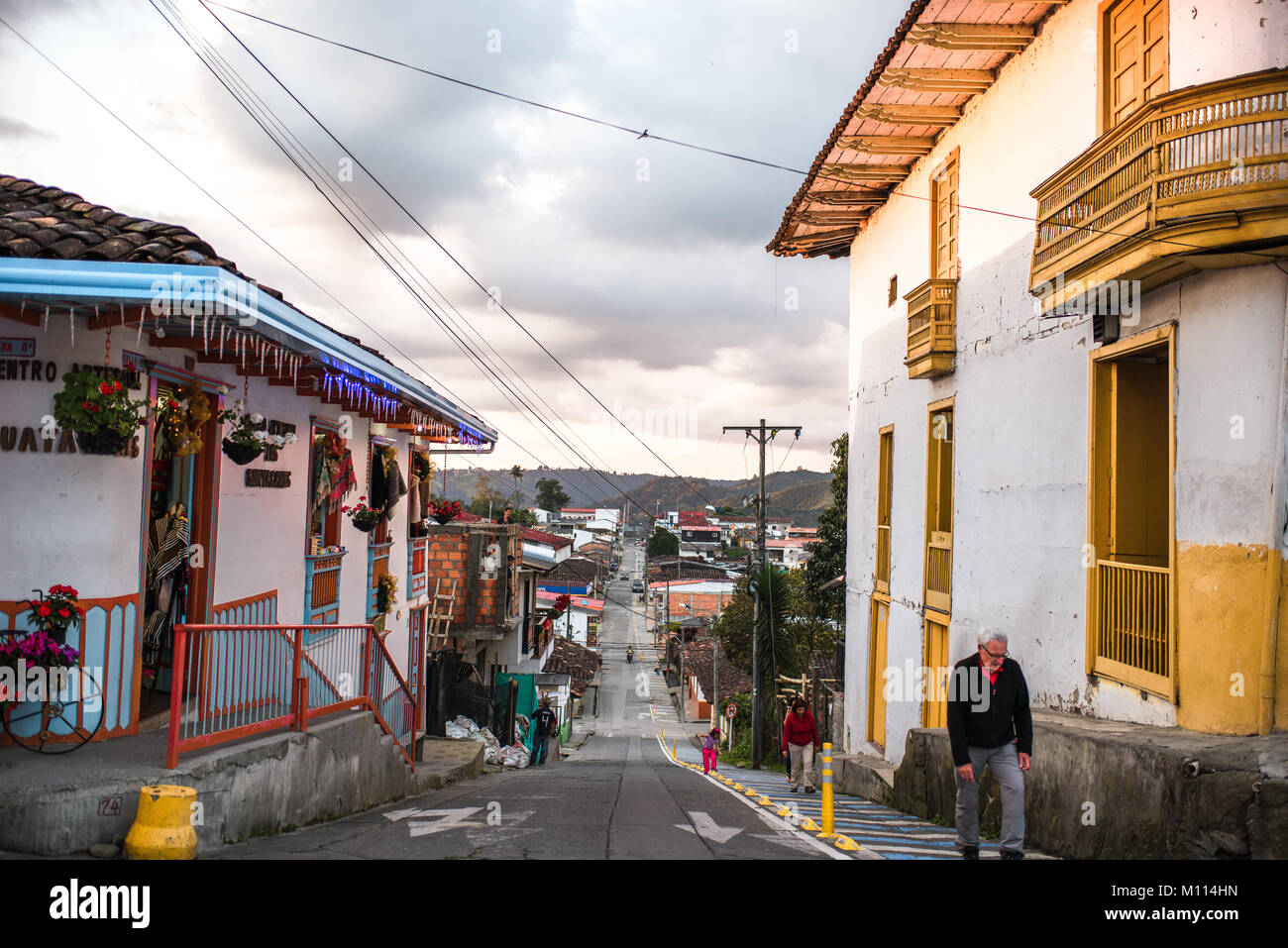 Stadt des Salento bei Sonnenuntergang in Quindío, Kolumbien Stockfoto