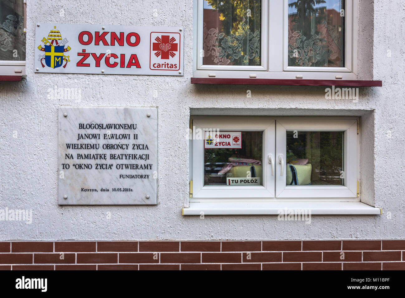 So Baby Luke oder Baby Box (oder Fenster des Lebens in Polen genannt) für Anonym aufgeben Neugeborenes in Ketrzyn in der Woiwodschaft Ermland-Masuren in Polen Stockfoto