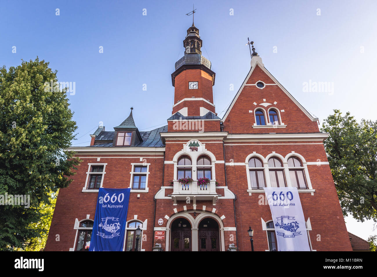 Rathaus und Standesamt Gebäude in Ketrzyn Stadt in der Woiwodschaft Ermland-Masuren in Polen Stockfoto