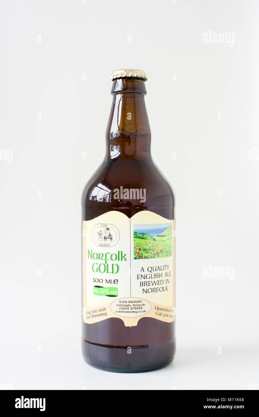 Norfolk Gold real ale in einer braunen Flasche in Norfolk England Königreich gebraut Stockfoto