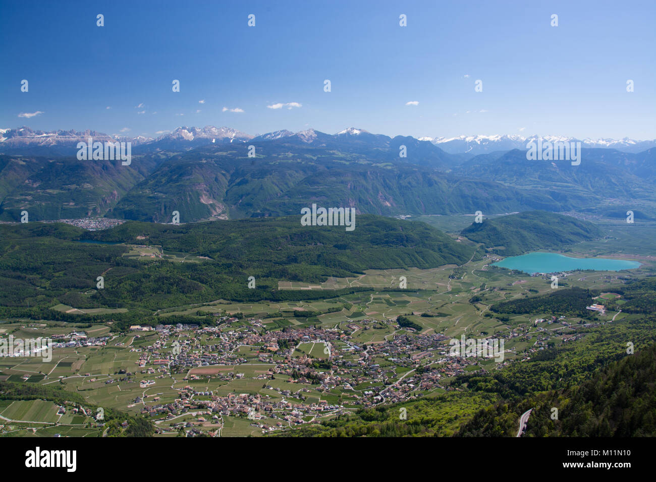 Kaltern an der Weinstraße, Italienisch Caldaro sulla Strada del Vino, ist eine Gemeinde in Südtirol in Norditalien. Stockfoto