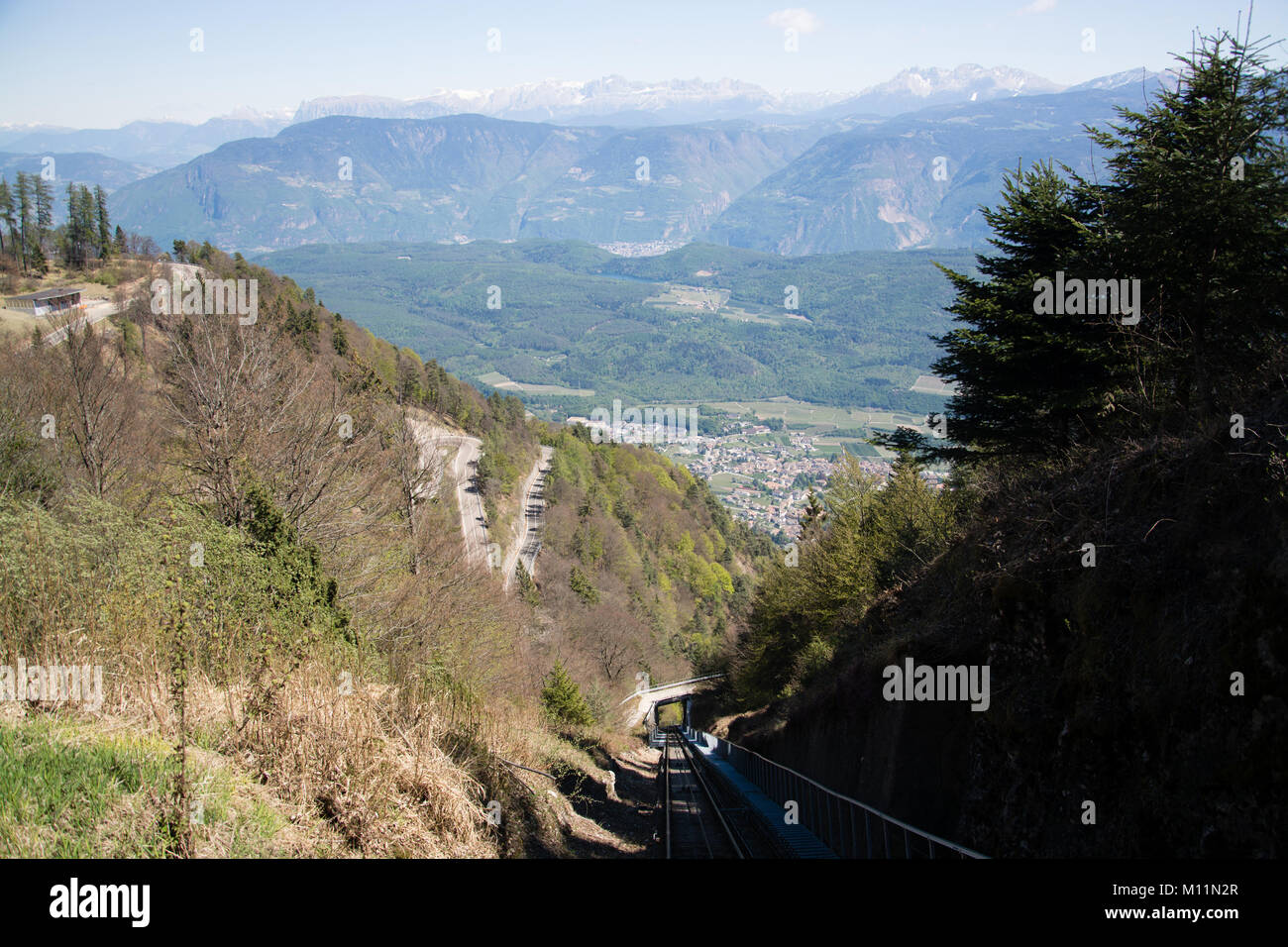 Kaltern an der Weinstraße, Italienisch Caldaro sulla Strada del Vino, ist eine Gemeinde in Südtirol in Norditalien. Stockfoto