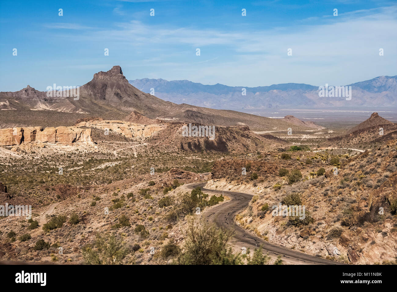 Die sitgreaves Pass in die Schwarzen Berge in der Nähe von oatman der an einem sonnigen Tag des Sommers, Arizona. Stockfoto