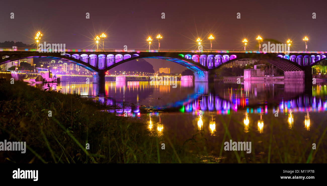 Beijing, China. Der Berg Stadt Dandong an der Basis der gelben Berge, Beijing, China. Credit: Benjamin Ginsberg Stockfoto