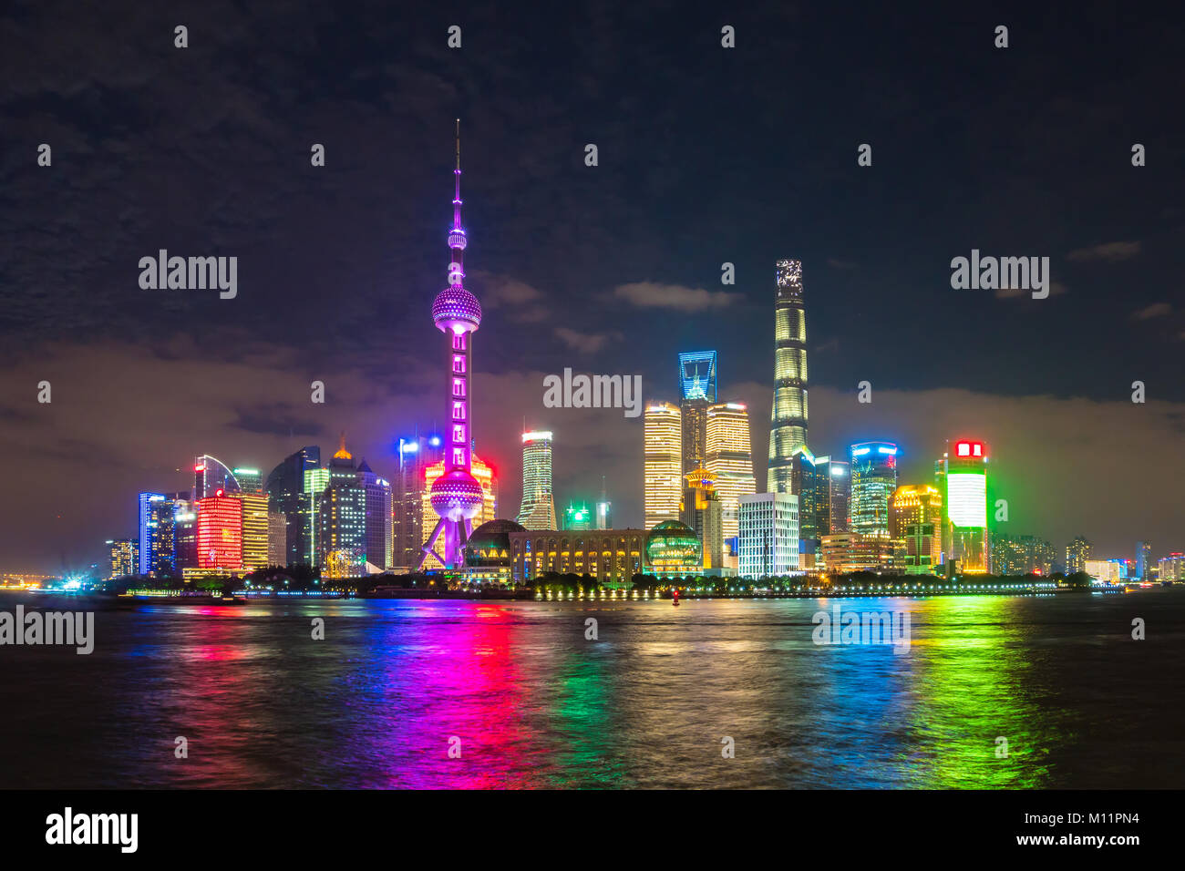 Pudong Shanghai bei Nacht Stockfoto