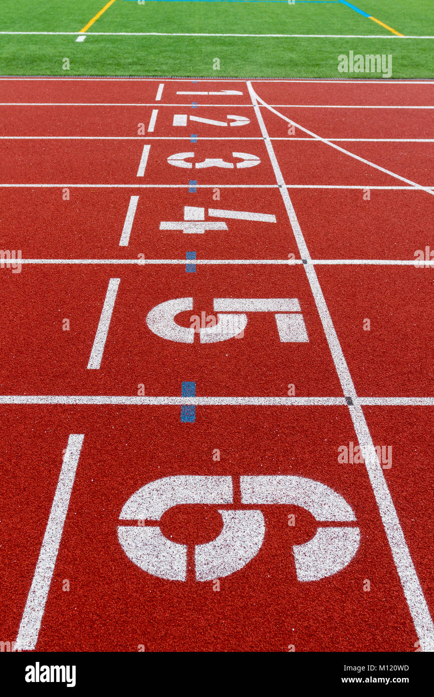 Start auf der Leichtathletikbahn Stockfoto