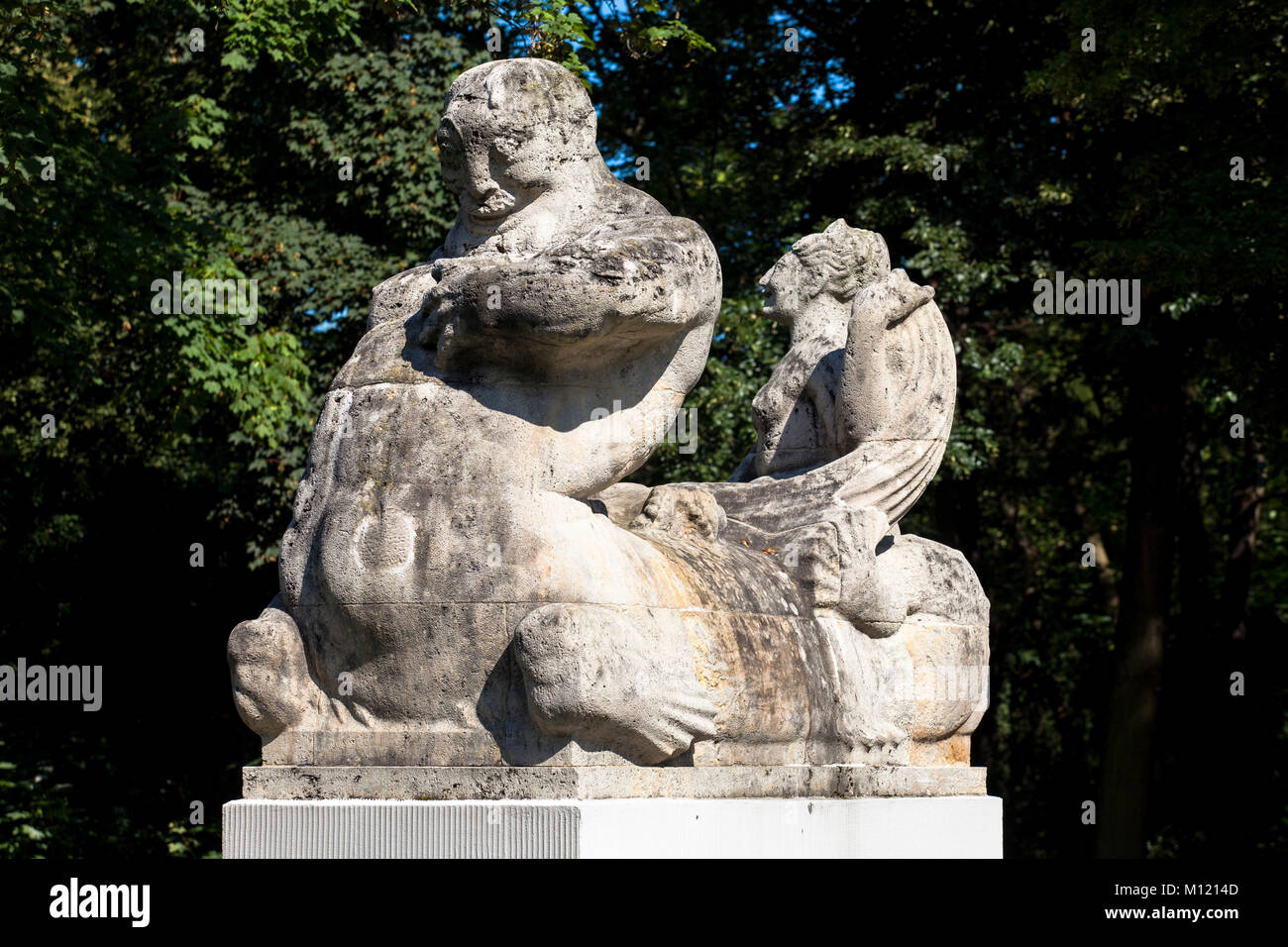 Deutschland, Köln, Statue am Rautenstrauch Canal am Karl-Schwering Platz im Stadtteil Lindenthal. Deutschland, Koeln, Statue am Rautenstra Stockfoto