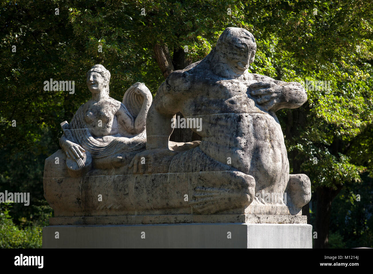 Deutschland, Köln, Statue am Rautenstrauch Canal am Karl-Schwering Platz im Stadtteil Lindenthal. Deutschland, Koeln, Statue am Rautenstra Stockfoto