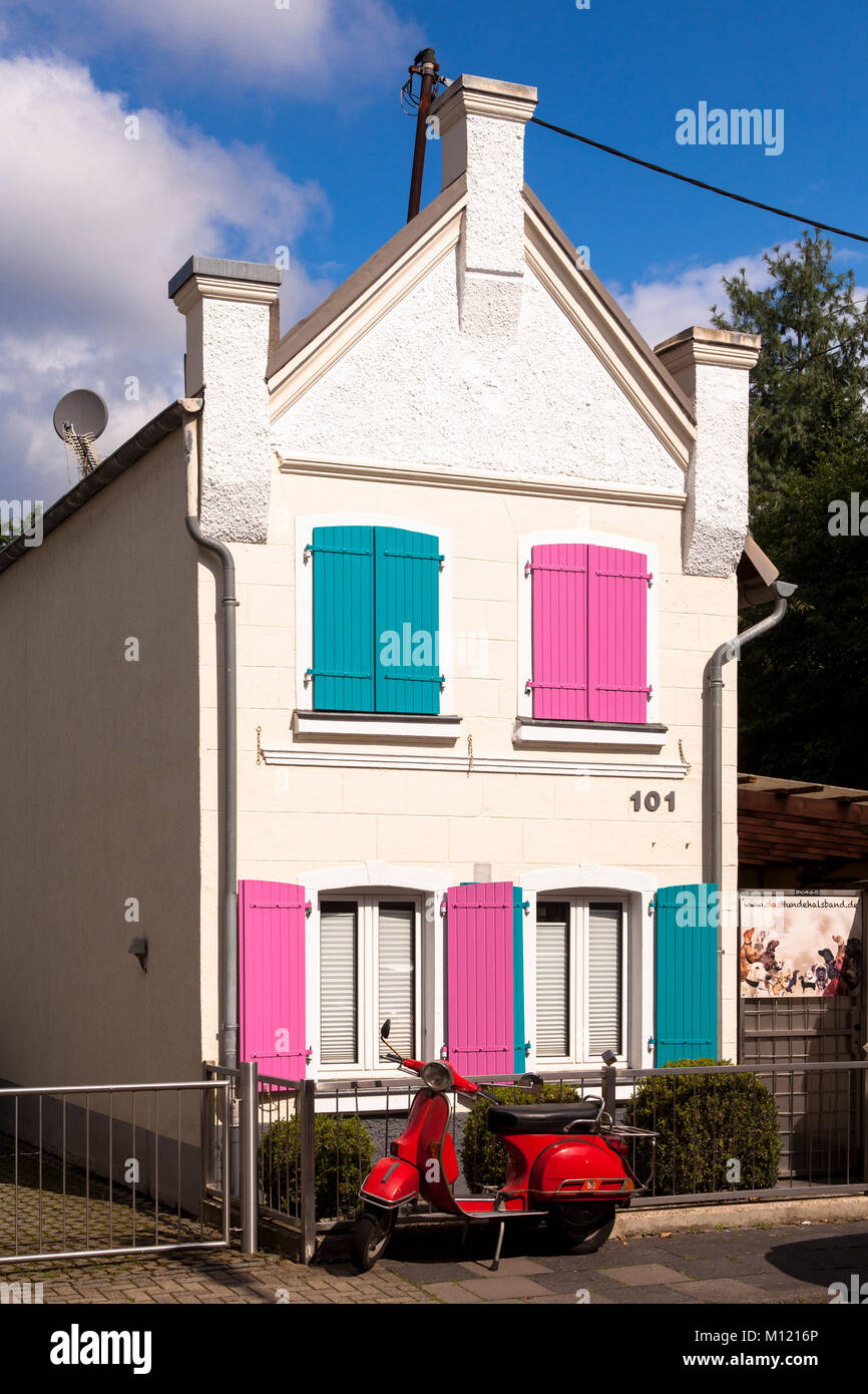 Deutschland Koln Kleines Haus An Der Strasse Auf Der Ruhr Im