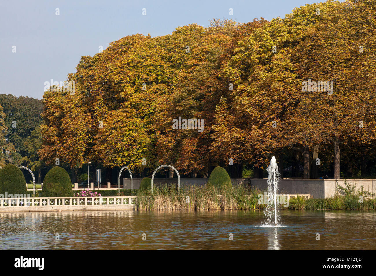 Deutschland, Köln, Teich am Bluecher Park in der Stadt Bezirke