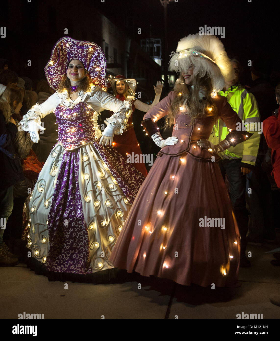 Deutschland, Köln, die Christmas Parade Vagalume am Rheinauer Hafen, Märchen, Weihnachten Engel, Gnomen und anderen Fabelwesen in beleuchteten costu Stockfoto