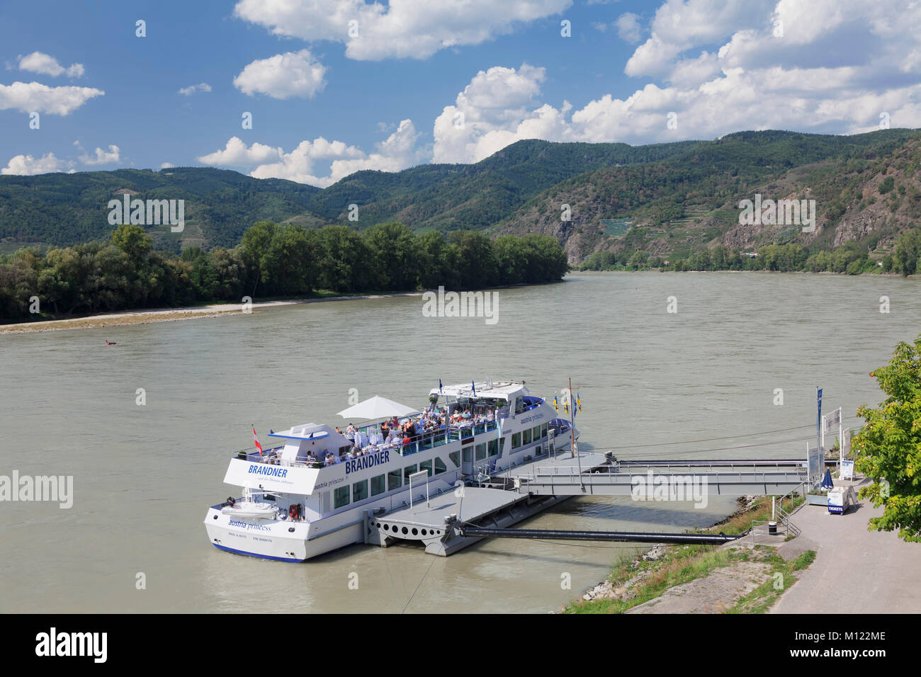 Exkursion Boot auf der Donau bei Dürnstein, Wachau, Niederösterreich, Österreich Stockfoto