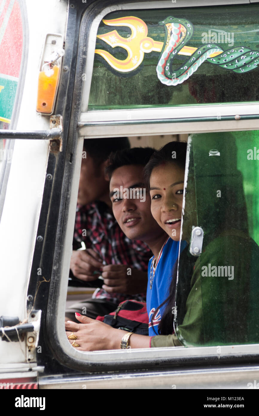 Bezirk Gulmi, Nepal. Bus-Fenster Stockfoto