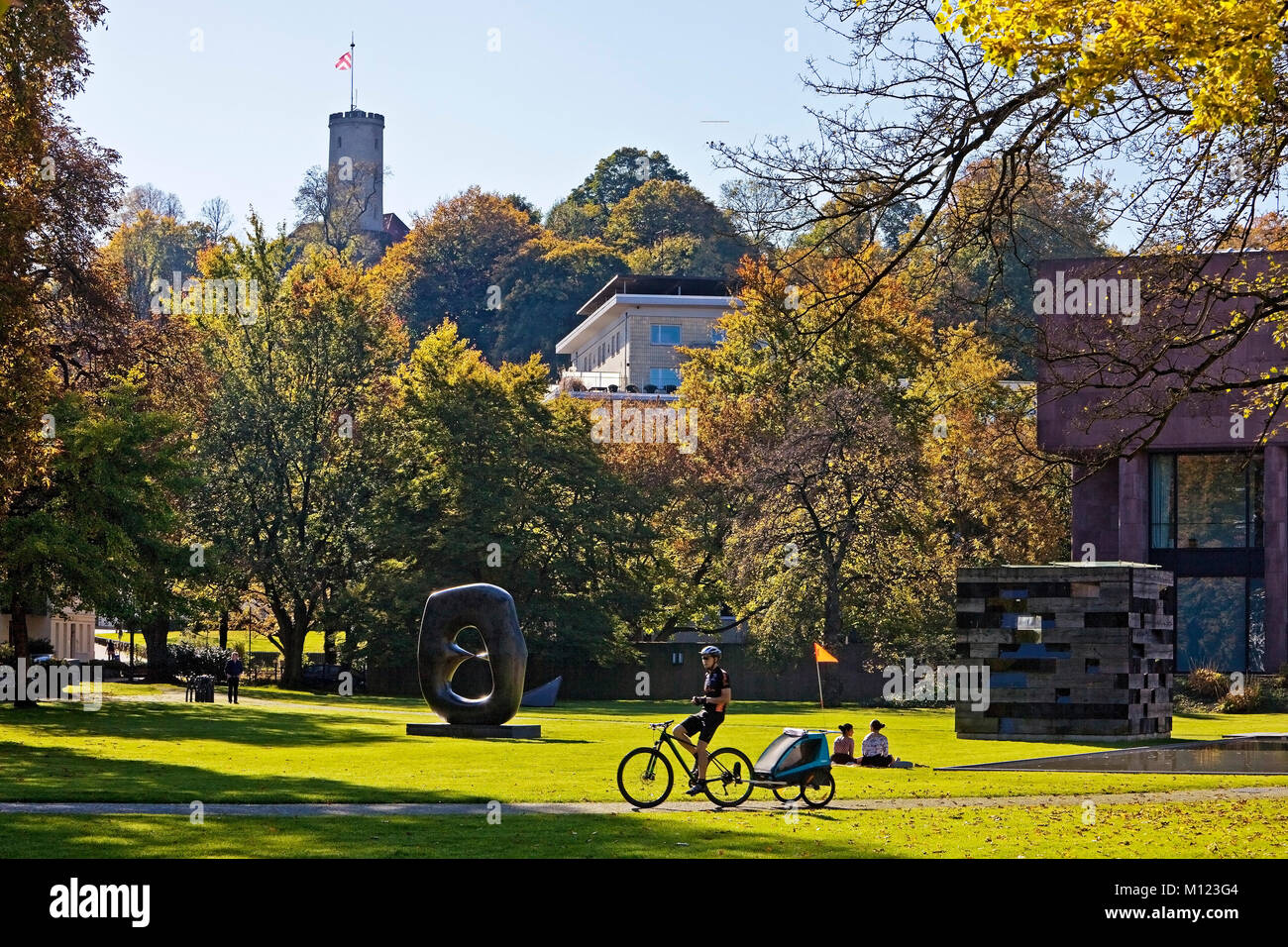 Sparrenburg und der Skulpturengarten, Bielefeld, Ostwestfalen-Lippe, Nordrhein-Westfalen, Deutschland Stockfoto