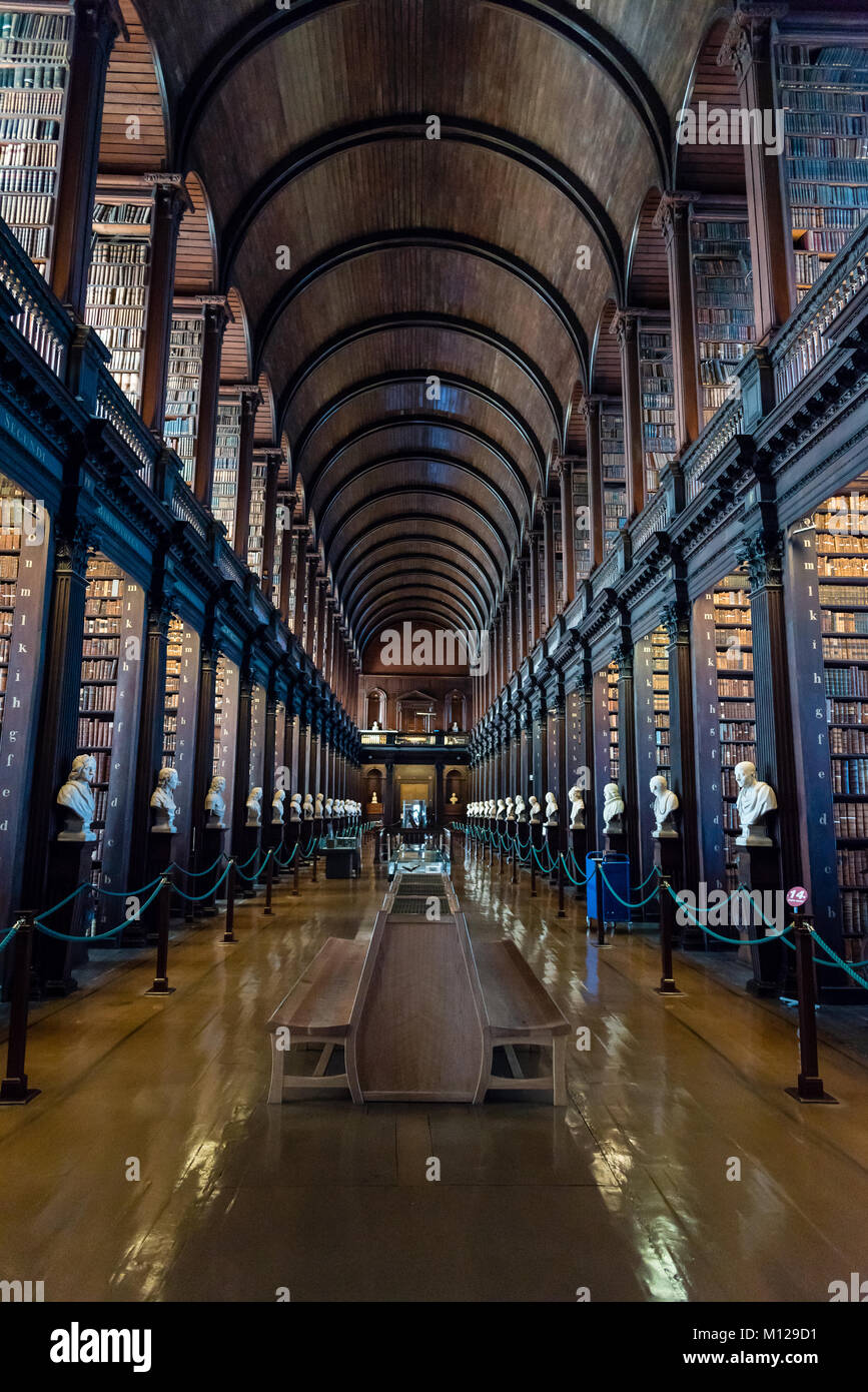 Die langen Raum in der alten Bibliothek, Trinity College, Dublin Stockfoto