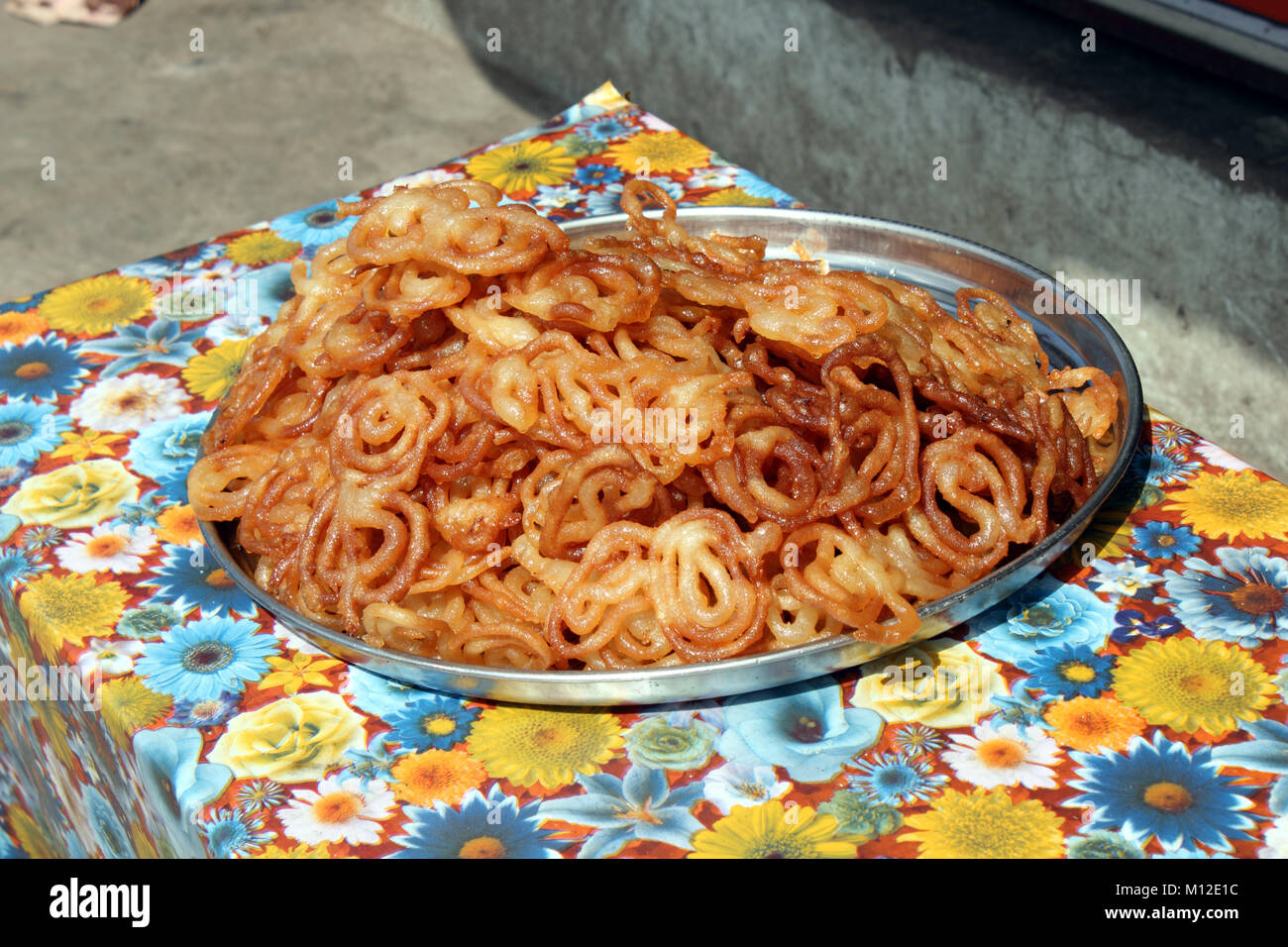 Platte von Jalebi Snacks, Indien Stockfoto