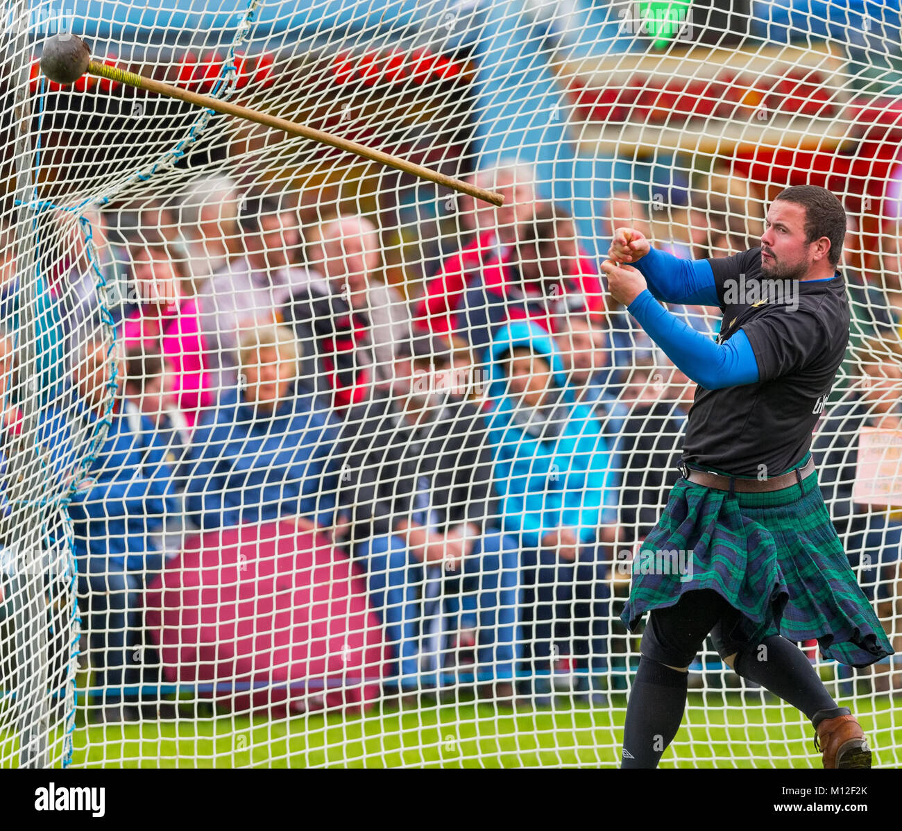 Dale Walker aus Fettercairn werfen der Hammer Stockfoto