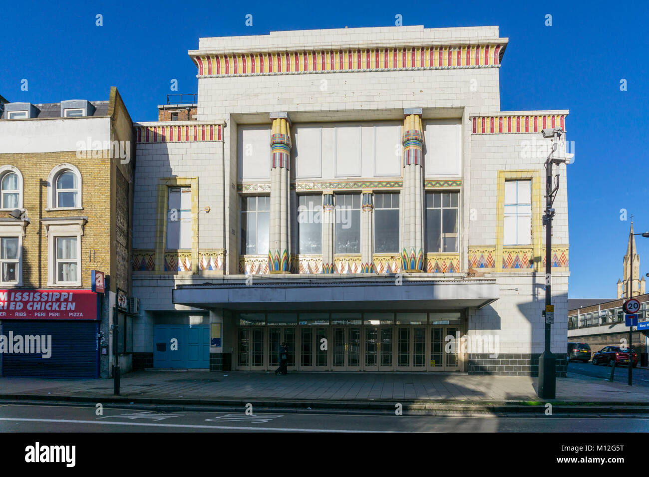 Die ägyptischen Stil Art Deco Gracepoint in Essex Road, Islington. Die ehemals Carlton Kino eröffnet im Jahre 1930. Stockfoto