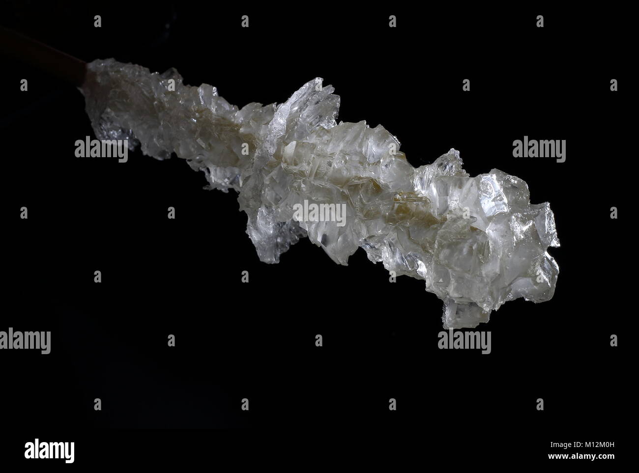 Zucker crystal auf schwarzem Hintergrund Stockfoto