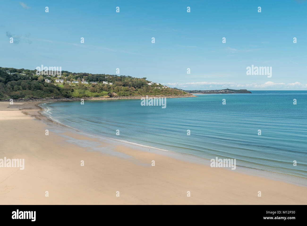 Blick vom Fuß des South West Coast Path rund um die Bucht von St Ives, Cornwall, Großbritannien Stockfoto
