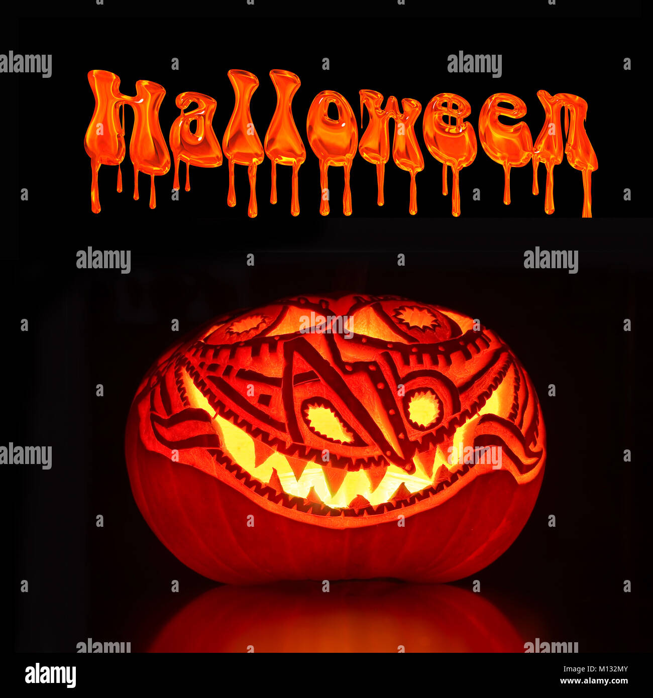 Beleuchtete Halloween Jack-o-Laterne Kürbis, schwarzer Hintergrund Stockfoto