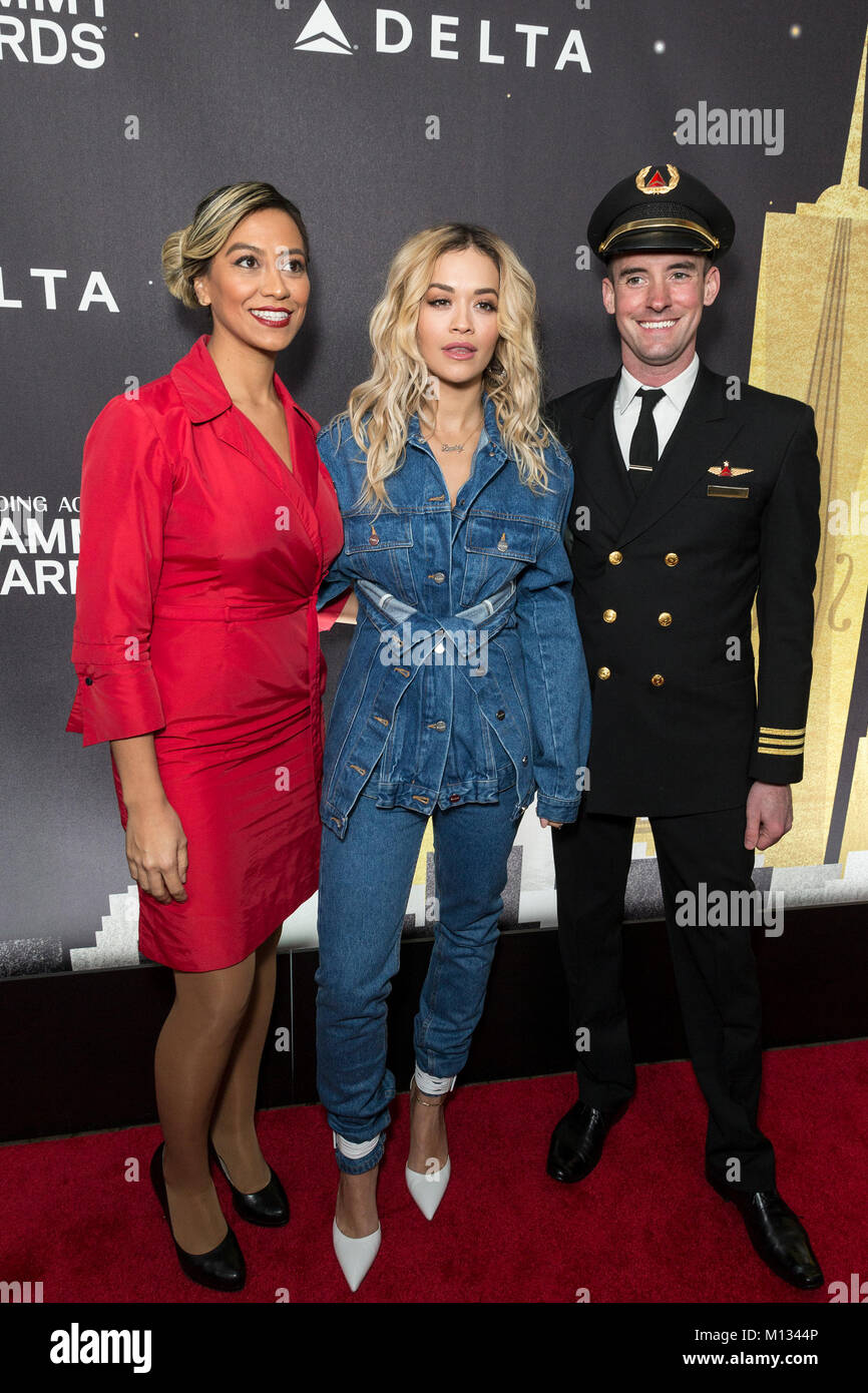 New York, Vereinigte Staaten. 25 Jan, 2018. Laura Rodriguez, Rita Ora, Allen Dunn besuchen Delta Airlines hosts Grammy Künstlerin Julia Michaels Fall an der Bowery Hotel Credit: Lev Radin/Pacific Press/Alamy Leben Nachrichten nominiert Stockfoto