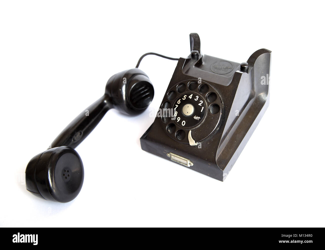 Bangkok, Thailand - 18. Januar 2018: Vintage Drehschalter Telefon L.M Ericsson Modell DBK 1101-3 auf weißem Hintergrund Stockfoto