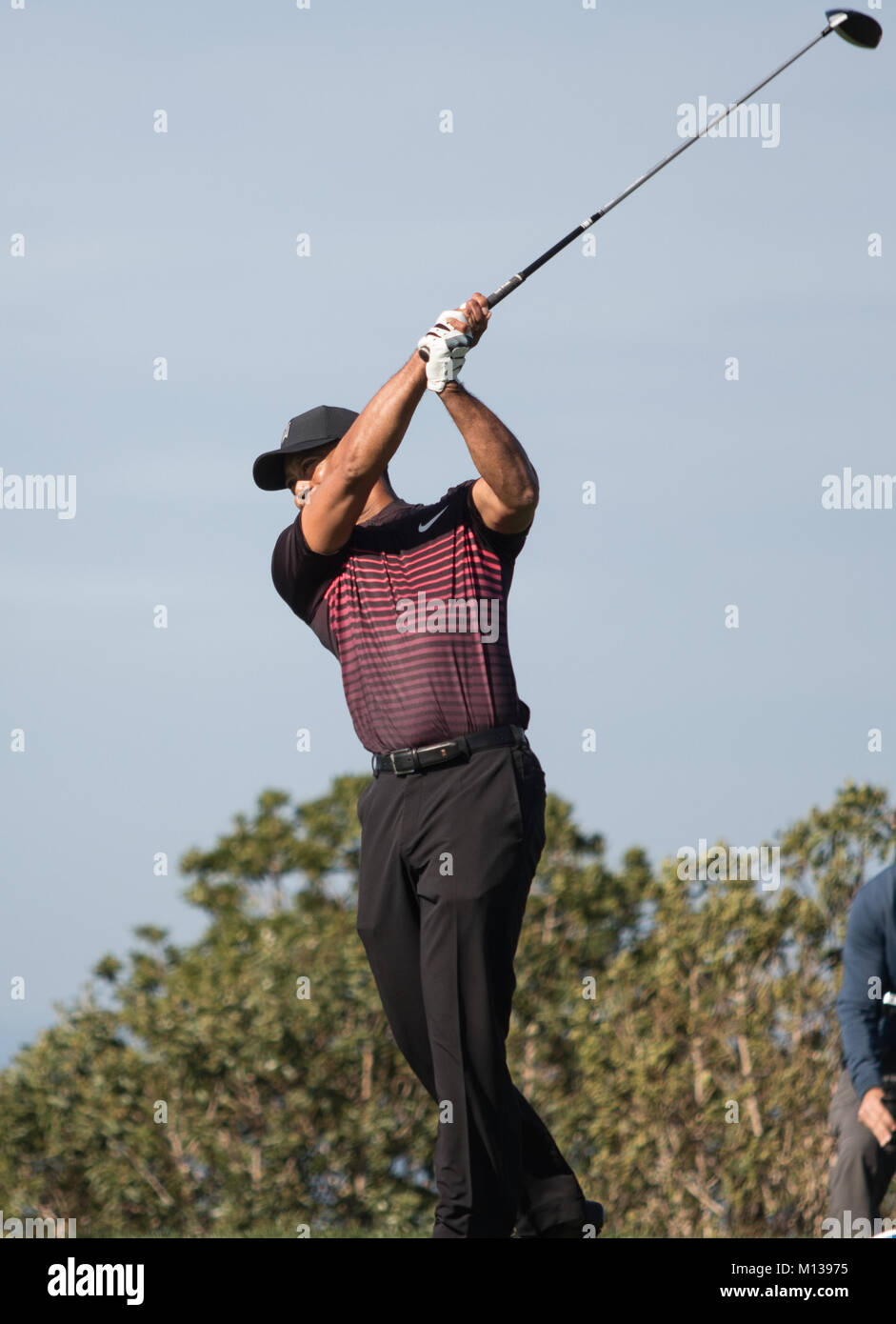 San Diego, USA. 25. Januar, 2018. Tiger Woods T-Stücke der Golfkugel während der Farmers Insurance Open in San Diego, Kalifornien am Donnerstag, Januar 25, 2018 (Rishi Deka). Credit: Rishi Deka/Alamy leben Nachrichten Stockfoto