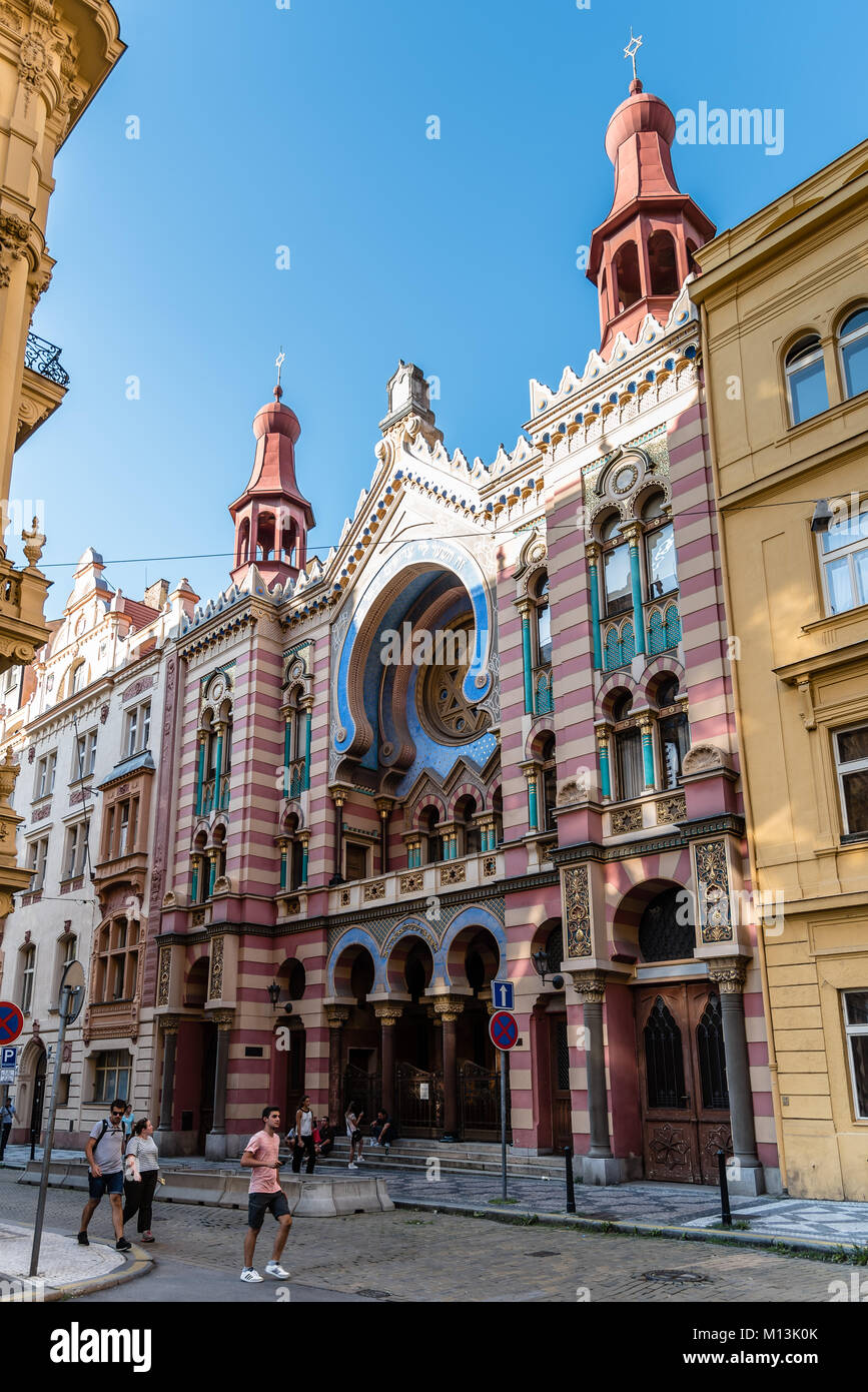 Prag, Tschechische Republik - 18. August 2017: Jerusalem Synagoge in Prag im Freien. Stockfoto