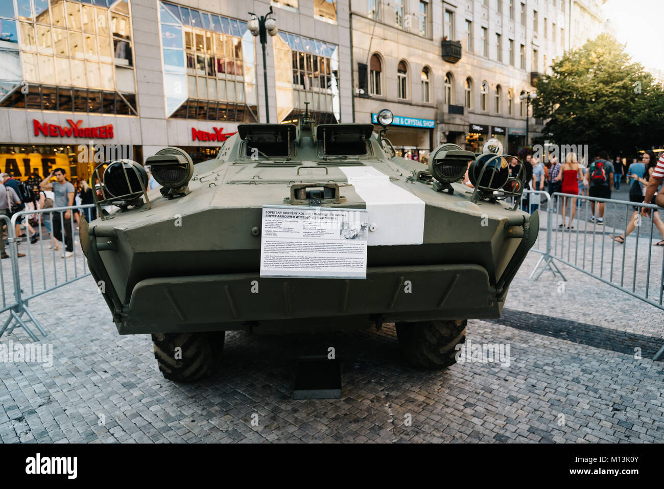 Prag, Tschechische Republik - 18. August 2017: Alte sowjetischer Panzer in der Ausstellung auf dem Wenzelsplatz, Prager Frühling und die Sowjetunion Invasion Stockfoto