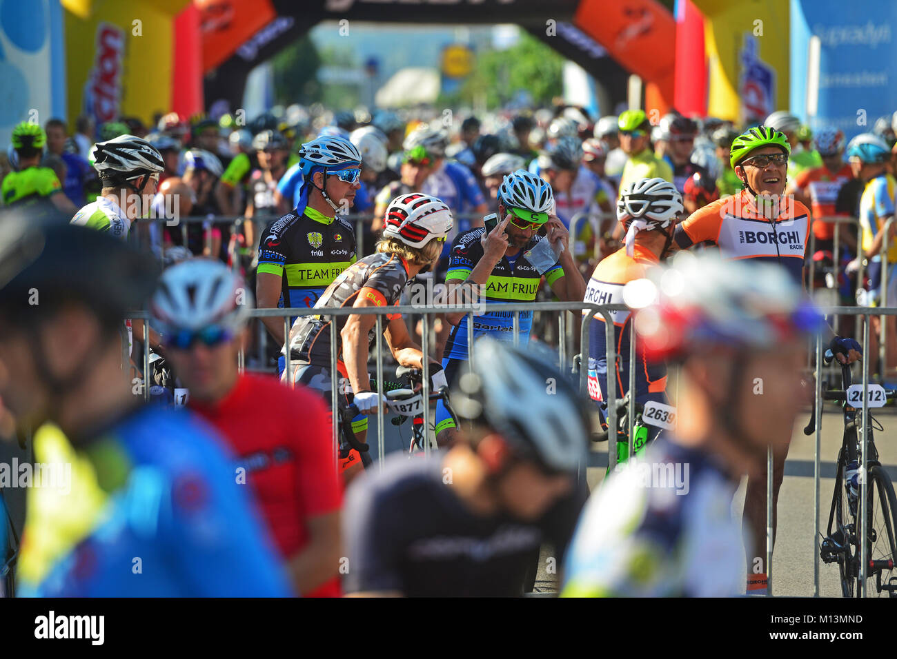 Ljubljana, Slowenien an Juni 11., 2017. Beginn der traditionellen 36. Fahrrad Marathon Franja BTC City am Einkaufszentrum BTC City in Ljubljana. Stockfoto