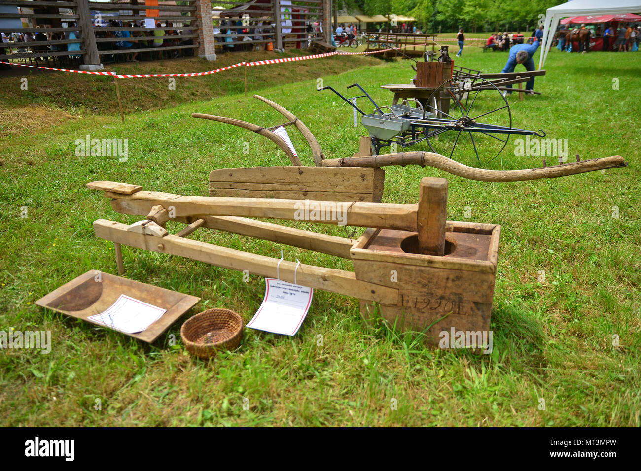 Menges, Slowenien am Juni 10., 2017. 20. jährlichen Treffen der Liebhaber von alten landwirtschaftlichen Fahrzeugen und landwirtschaftlichen Zubehör. Stockfoto