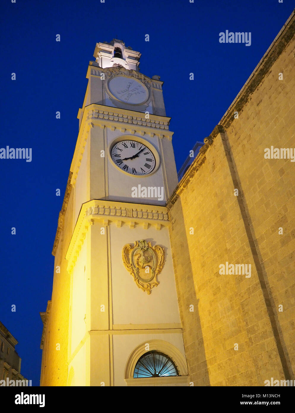 Europa, Italien, Apulien, Salento, Gallipoli, St. Agatha Kathedrale bei Nacht beleuchtet Stockfoto