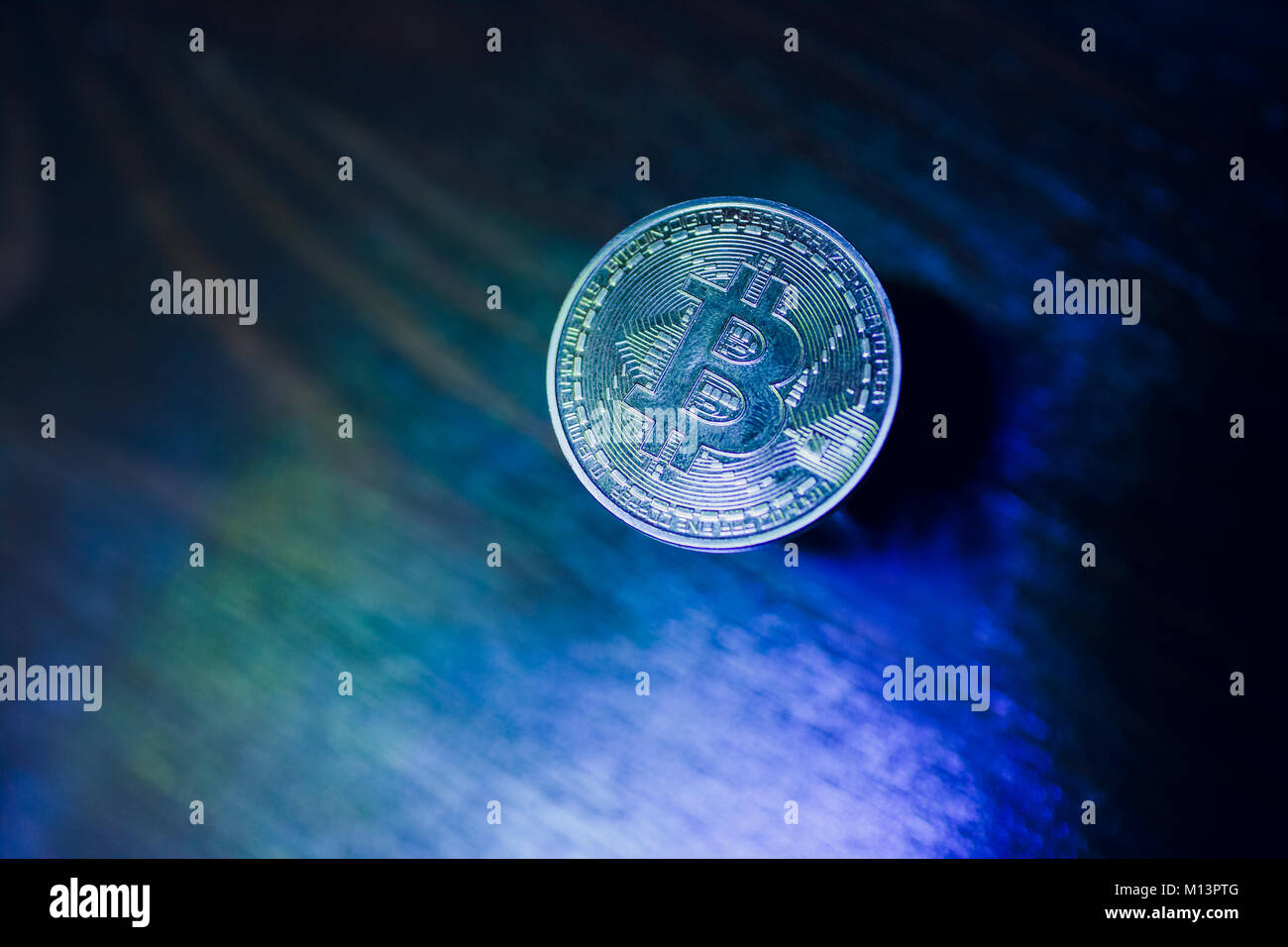 Brennen Symbol Der Bitcoin Mit Mann Im Hintergrund Konzeption Von - 