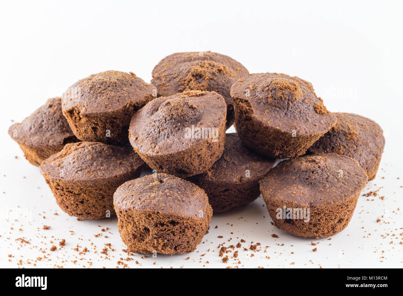 Muffins. chocolate Cupcakes frische hausgemachte Kuchen auf weißem Hintergrund Stockfoto