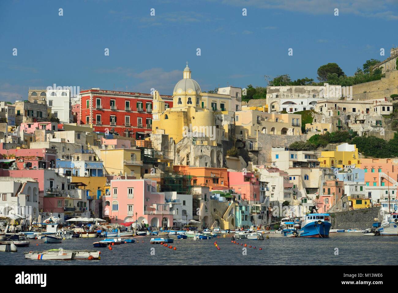 Italien, Kampanien, Golf von Neapel, Insel Procida, Corricella klein Fischerei Hafen Stockfoto