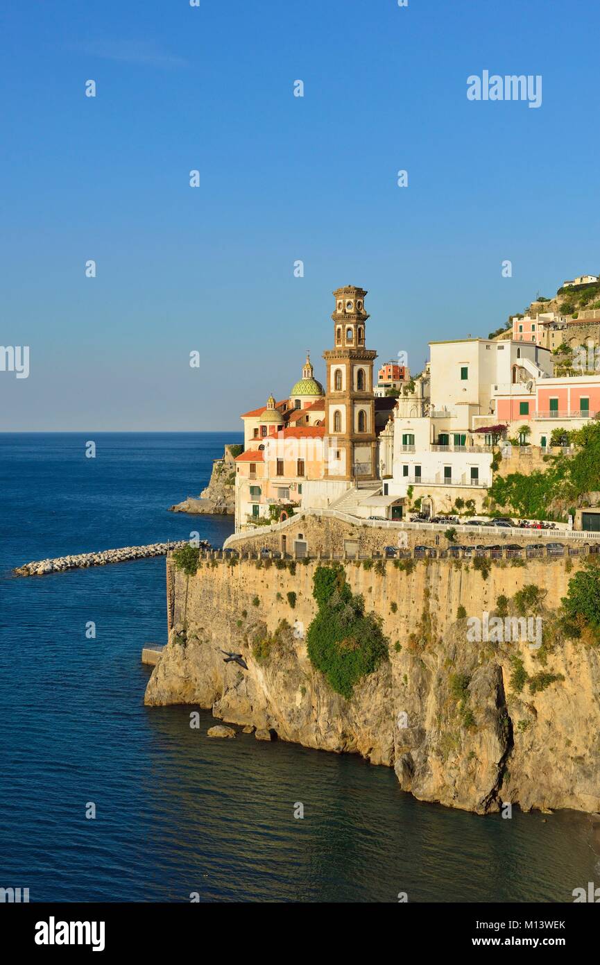 Italien, Kampanien, Amalfiküste, ein UNESCO-Weltkulturerbe, Atrani ist die kleinste Stadt im Süden von Italien Stockfoto