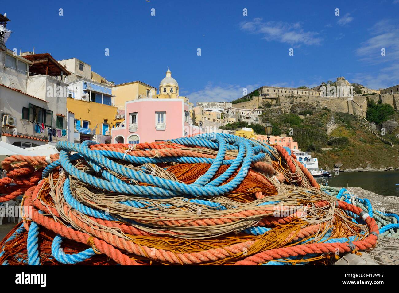 Italien, Kampanien, Golf von Neapel, Insel Procida, Corricella klein Fischerei Hafen Stockfoto