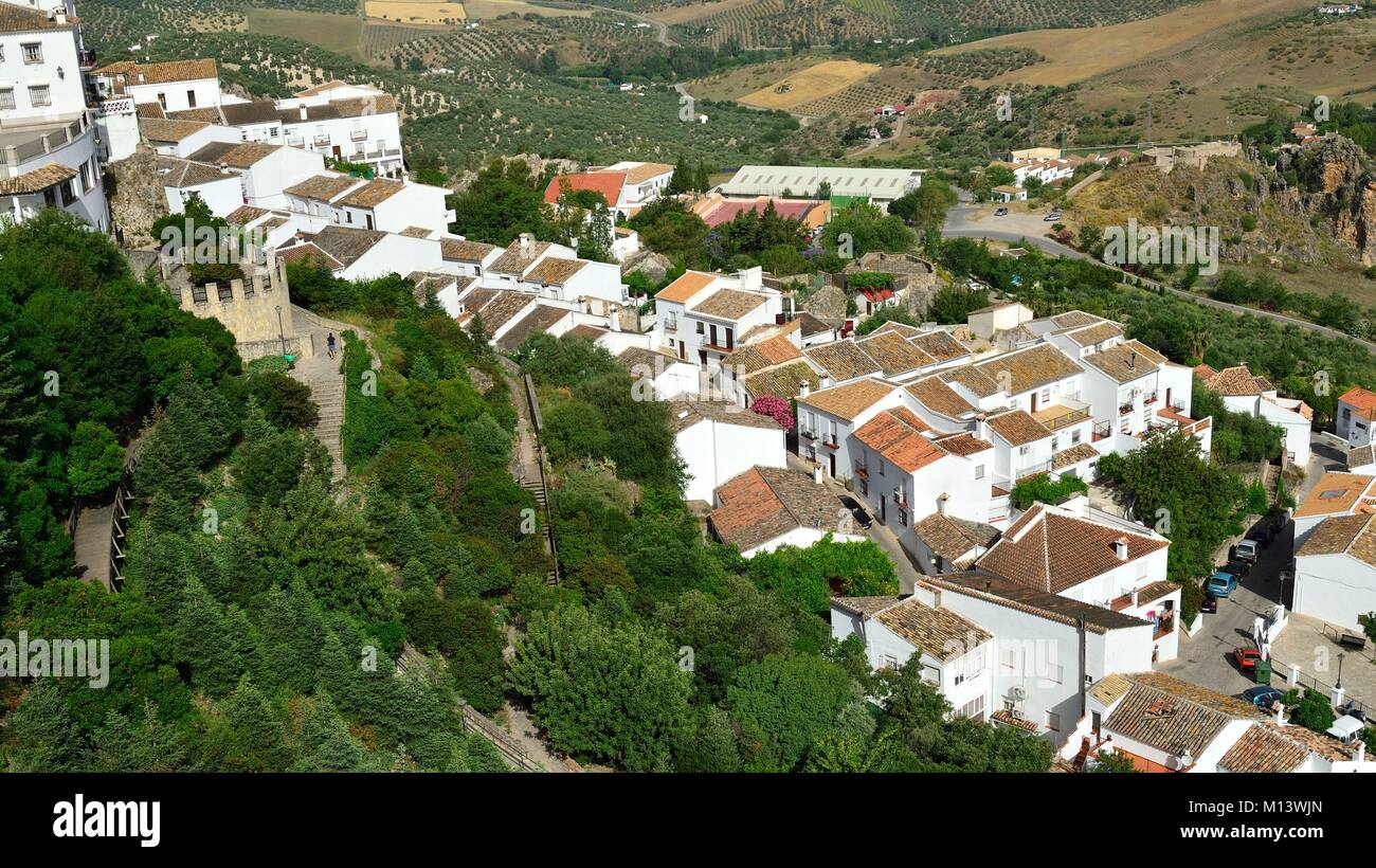 Spanien, Andalusien, Cadix Provinz, Zahara De La Sierra, Naturpark Sierra de Grazalema, weißen Dorf, Blick auf das Dorf Stockfoto