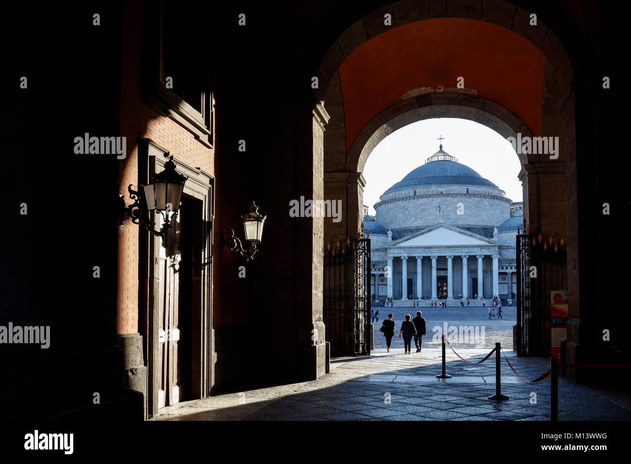 Italien, Kampanien, Neapel, die historische Altstadt als Weltkulturerbe von der UNESCO, San Francesco Di Paola Königlichen Basilika aufgeführt Stockfoto