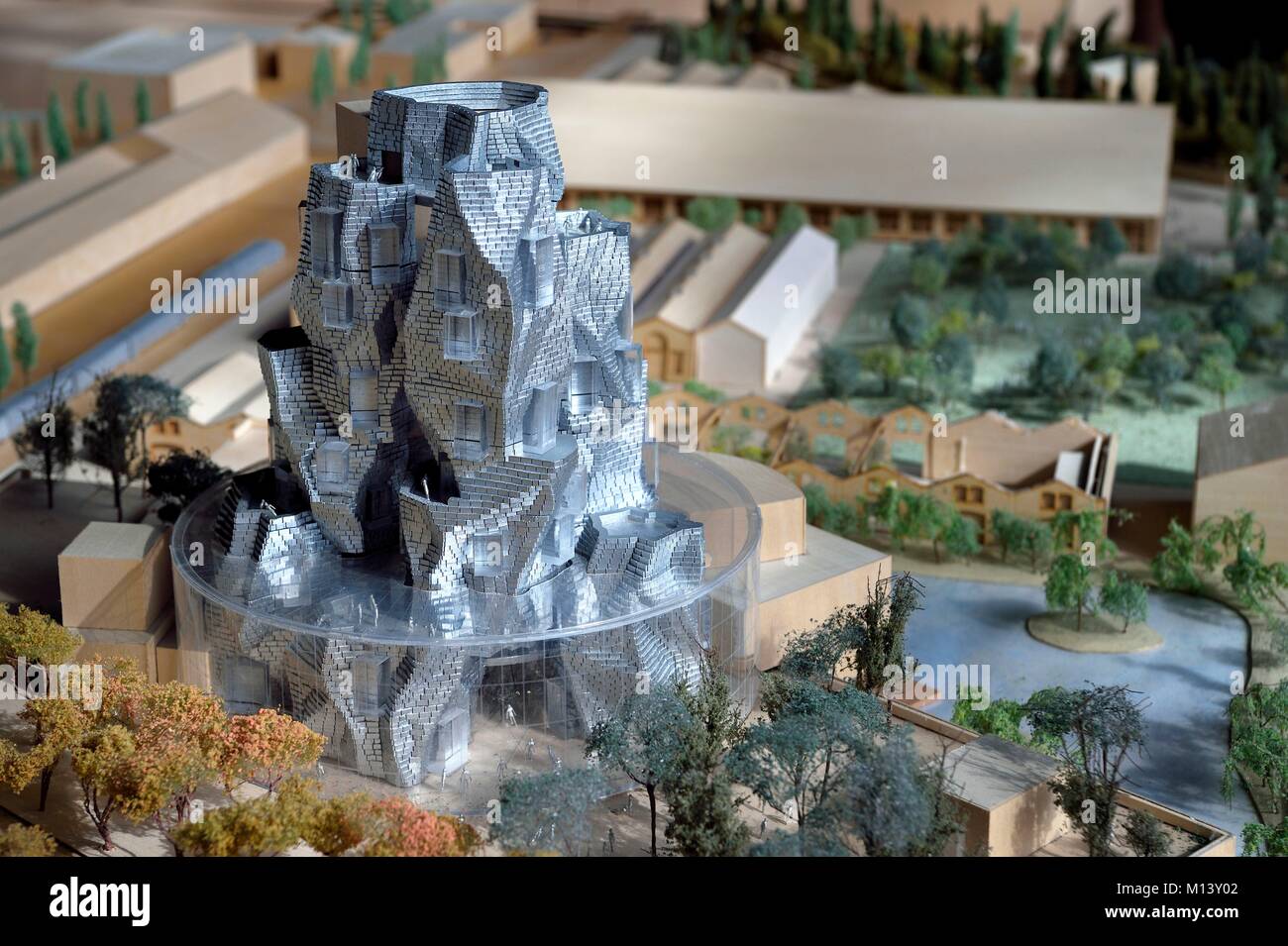 Frankreich, Bouches-du-Rhone, Arles, LUMA Foundation, experimentelle kulturellen Komplex, Modell der neuen Gebäude von Frank Gehry und renoviert Industriebrache Stockfoto