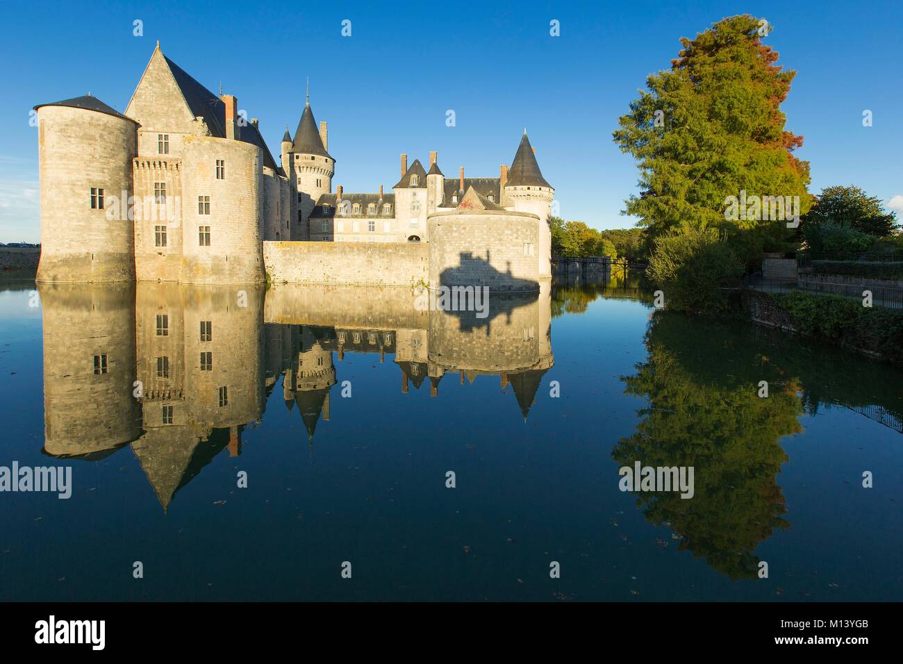 Frankreich, Paris, Tal der Loire, Weltkulturerbe der UNESCO, Sully-sur-Loire, 14. und 17. Jahrhundert Schloss (obligatorische Angabe: Château de Sully-sur-Loire, Indre-et-Loire Abteilung Eigenschaft) Stockfoto