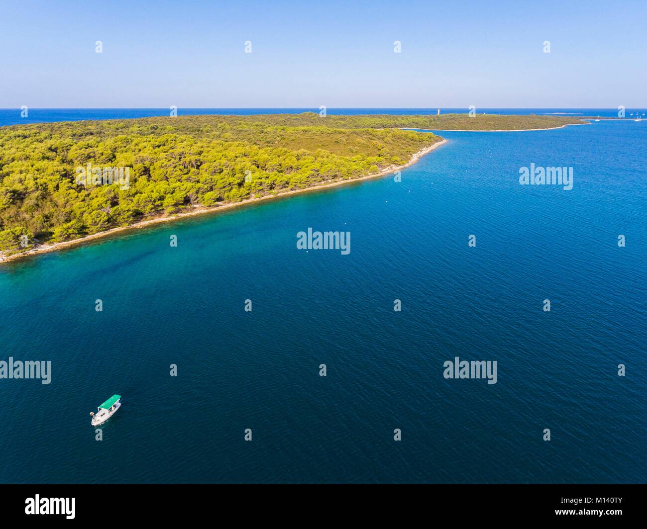 Kroatien, Dalmatien, Dalmatinischen Küste, Zadar, Insel Dugi Otok, Veli Rat Bay (Luftbild) Stockfoto