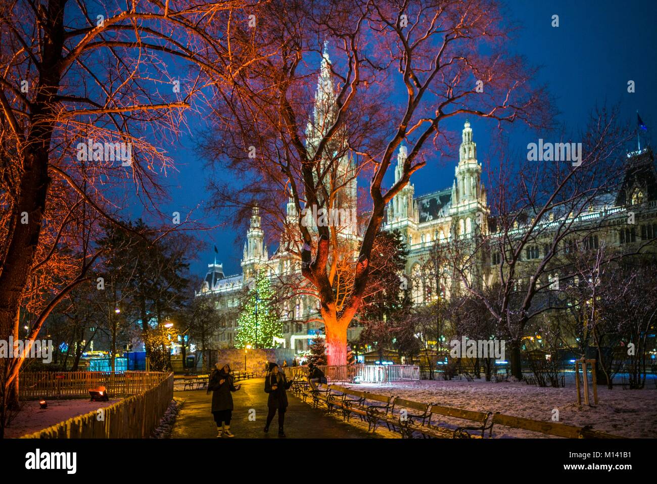 Österreich, Wien, Rathaus, Rathaus, Weihnachtszeit Stockfoto