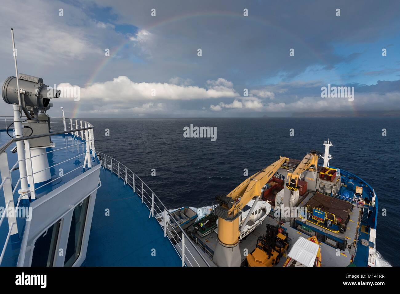 Frankreich, Französisch Polynesien, Marquesas Archipel, Kreuzfahrt an Bord der Aranui 5, Regenbogen über dem Pazifischen Ozean, Ankunft auf der Insel Ua Huka Stockfoto